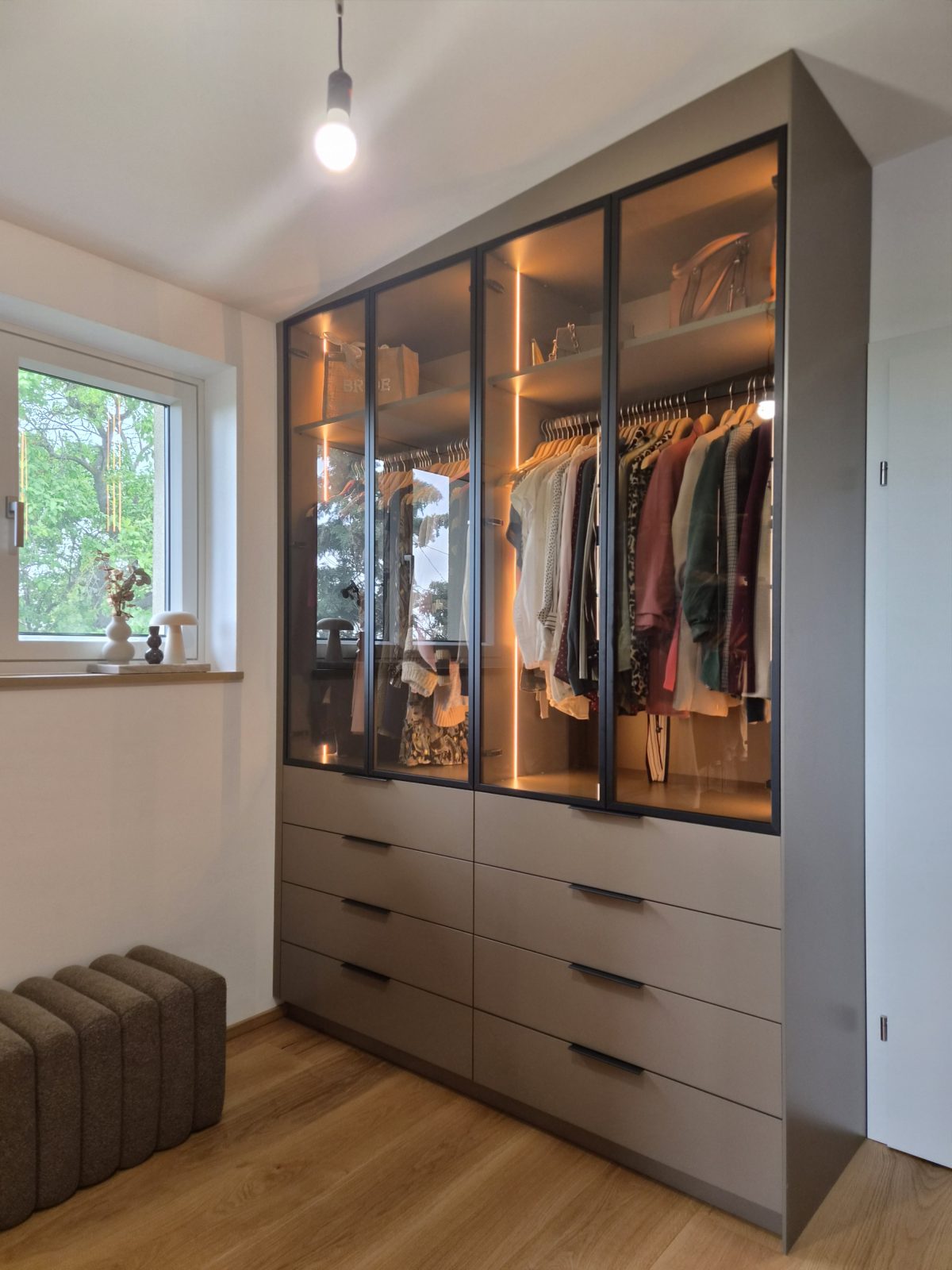 Ankleidezimmer – Individuelles Möbelstück von Wolkensteiner Möbelmontagen
